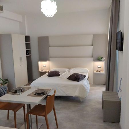 Hotel Abel & Residence Чезенатико Экстерьер фото