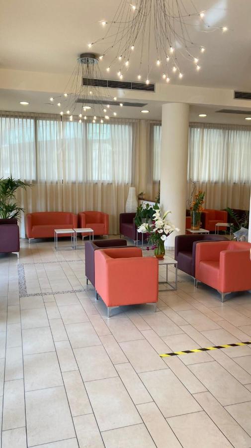 Hotel Abel & Residence Чезенатико Экстерьер фото