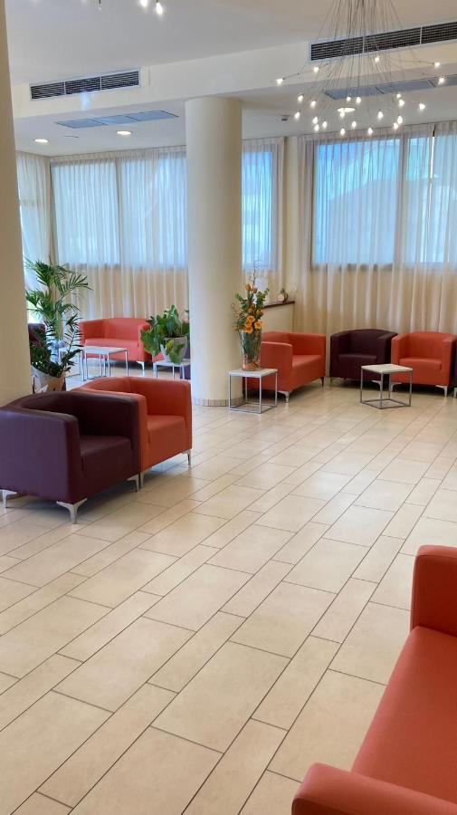 Hotel Abel & Residence Чезенатико Экстерьер фото