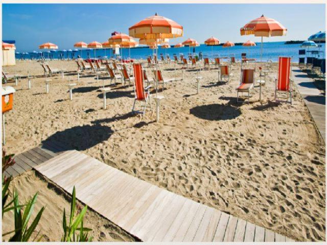 Hotel Abel & Residence Чезенатико Экстерьер фото