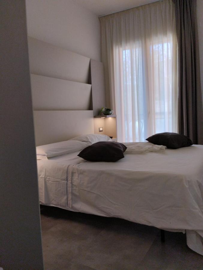 Hotel Abel & Residence Чезенатико Экстерьер фото