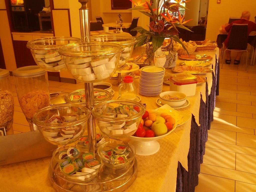 Hotel Abel & Residence Чезенатико Экстерьер фото