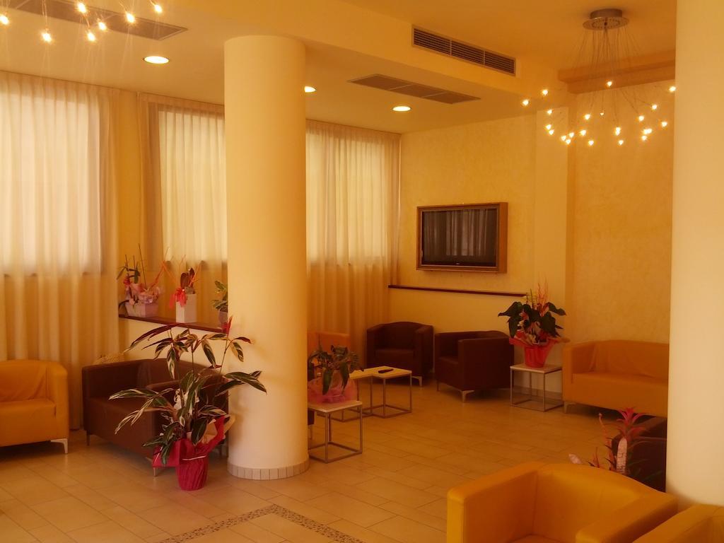 Hotel Abel & Residence Чезенатико Экстерьер фото